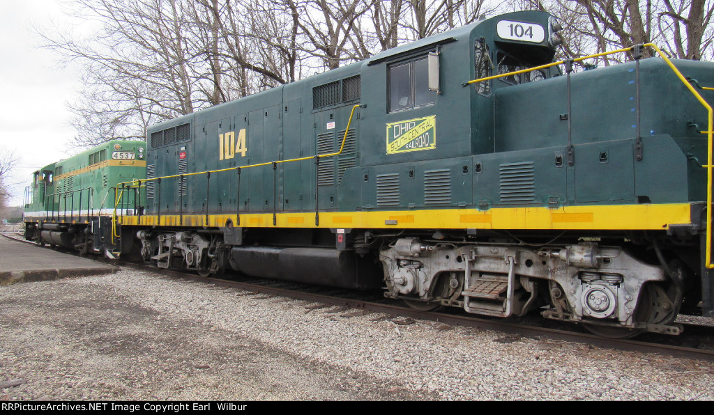 Ohio South Central Railroad (OSCR) 4537 & 104